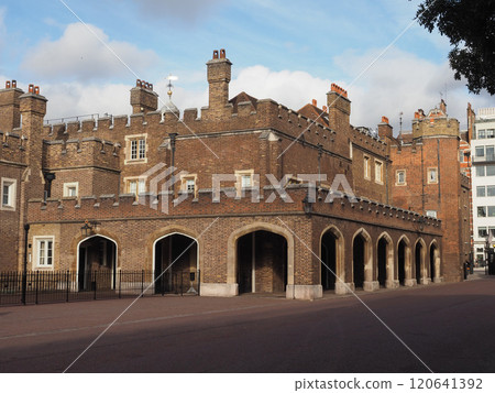 St James Palace in London 120641392