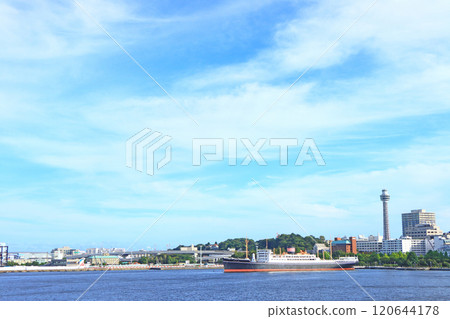 神奈川縣橫濱市冰川丸與橫濱海洋塔風景 神奈川縣橫濱市冰川丸與橫濱海洋塔風景 120644178