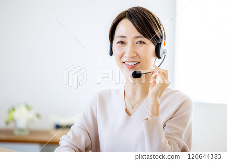 Telework operator female middle Telework operator female middle 120644383