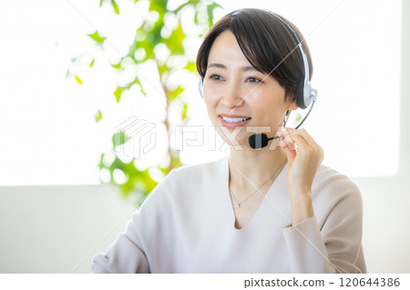 Telework operator female middle Telework operator female middle 120644386