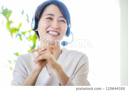 Telework operator female middle Telework operator female middle 120644388