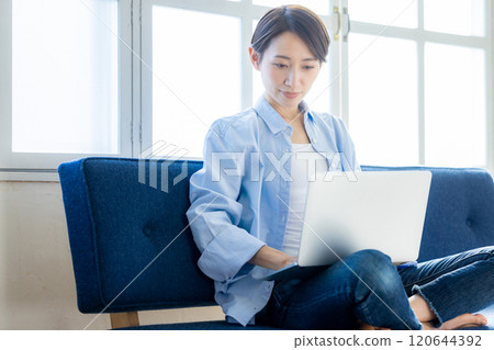 Telework middle women casual Telework middle women casual 120644392