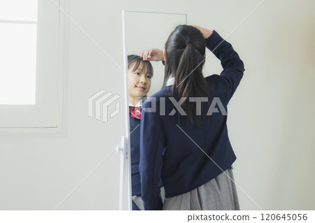 High school girl looking in the mirror 120645056