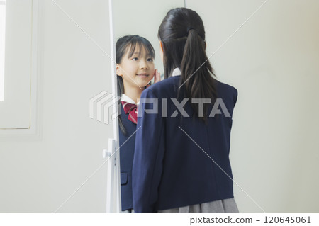 照鏡子的女高中生 照鏡子的女高中生 120645061