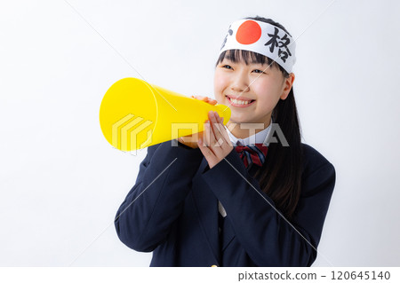Junior high school female student 120645140