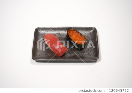 Tuna nigiri sushi, salmon roe gunkan Tuna nigiri sushi, salmon roe gunkan 120645722
