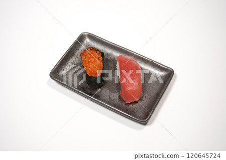 Tuna nigiri sushi, salmon roe gunkan Tuna nigiri sushi, salmon roe gunkan 120645724
