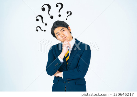 擔心的男性商務人士 120646217