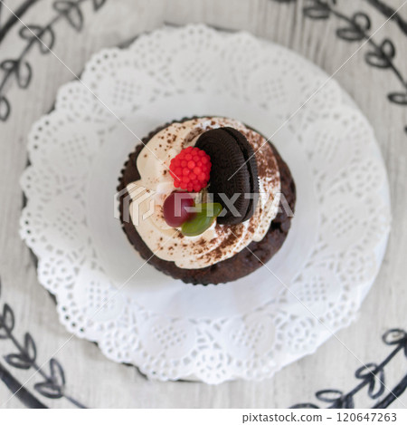 Sponge cake with cream, top view 120647263