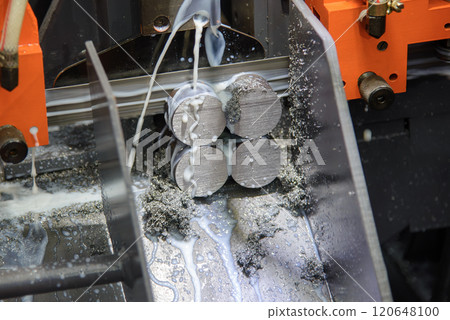 The band saw cutting machine cut the group metal shaft parts with liquid coolant method. 120648100