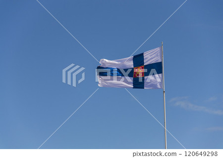 Finnish coat of arms on national flag in front of Helsinki cathedral on the Senate square 120649298