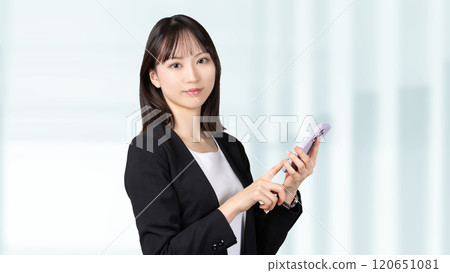 Woman with a smartphone / Business woman 120651081