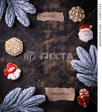 Christmas homemade gingerbread cookies with icing 120651124