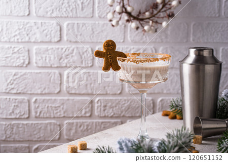 Christmas winter creamy cocktail eggnog 120651152
