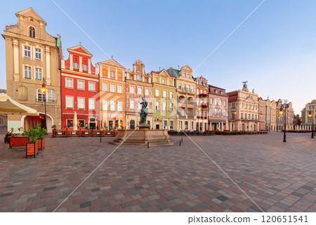 Old Market Square at dawn, Poznan, Poland 120651541