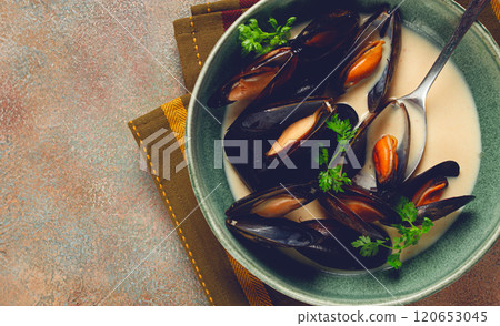 mussels in shells, in creamy garlic sauce, mussels in bechamel sauce, homemade, no people, mussels in shells, in creamy garlic sauce, mussels in bechamel sauce, homemade, no people, 120653045