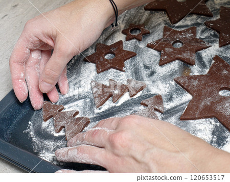 Christmas gingerbread cakes 120653517