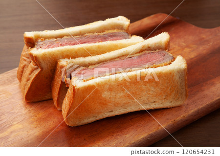 炸牛排三明治 炸牛排三明治 120654231