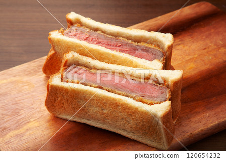 炸牛排三明治 炸牛排三明治 120654232