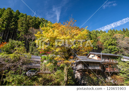京都市鞍馬村的秋景 京都市鞍馬村的秋景 120655903
