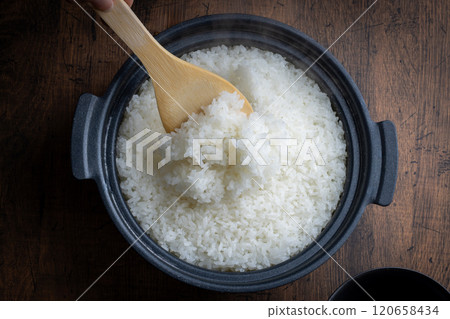 剛煮好的米飯 日本米飯 剛煮好的米飯 日本米飯 120658434