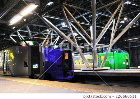 [JR Hokkaido] 789 series 1000, Kiha 261 series 0 and 789 series 0 (Hakodate Main Line, Soya Main Line: Asahikawa Station) 120660511