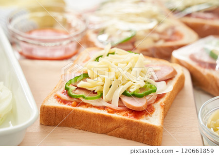 Prepared pizza toast 120661859