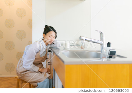 Depressed woman in the kitchen Depressed woman in the kitchen 120663003