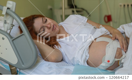 Pregnant woman in the delivery room of the maternity hospital. Pregnant woman in the delivery room of the maternity hospital. 120664217