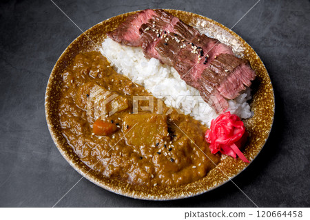 Kare rice with beef grilled 120664458