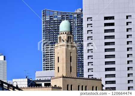 日本橫濱城市景觀 一座有步行橋的城市。橫濱海關等地區景色=11月28日 日本橫濱城市景觀 一座有步行橋的城市。橫濱海關等地區景色=11月28日 120664474