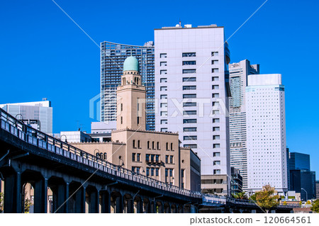 日本橫濱城市景觀 一座有步行橋的城市。橫濱海關、橫濱市政廳、港口未來等景觀=11月28日 120664561