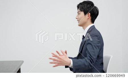 商人在採訪中呼籲 商人在採訪中呼籲 120669949