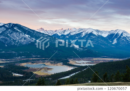 Sunrise over Mount Rundle and Vermilion Lakes in Banff National Park in Alberta, Canada 120670057