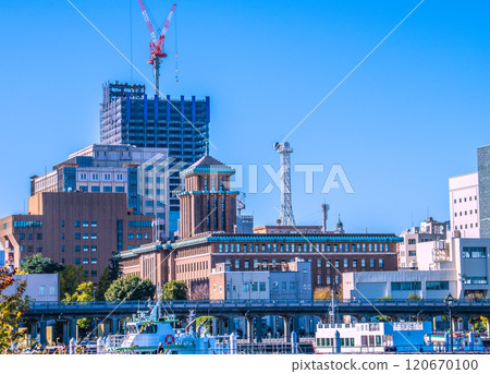 Yokohama cityscape in Japan. A city with a pedestrian bridge. View of the Kanagawa Prefectural Office, sightseeing boats, and the redevelopment project in front of Kannai Station, November 28th. 120670100