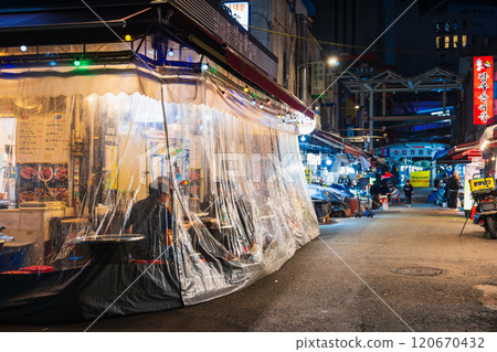 首爾南大門市場的夜晚 首爾南大門市場的夜晚 120670432