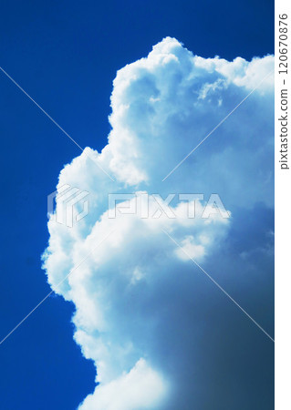 Beautiful scenery of blue sky and white clouds in midsummer 2024 120670876