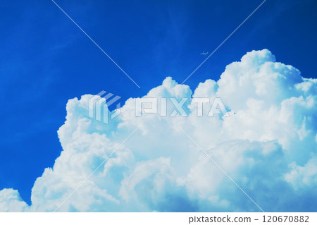 Beautiful scenery of blue sky and white clouds in midsummer 2024 120670882