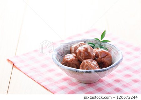 Umeboshi Kishu Nanko Ume (White Dried Ume) Traditional sour and salty umeboshi pickled only in salt 120672244