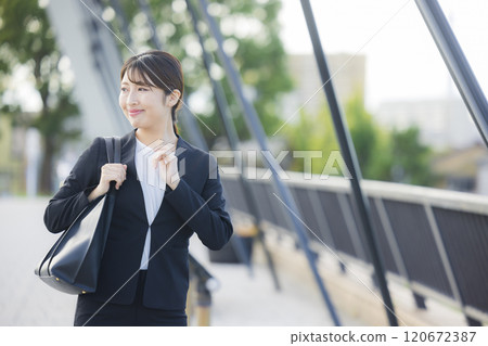 business woman wearing a suit 120672387