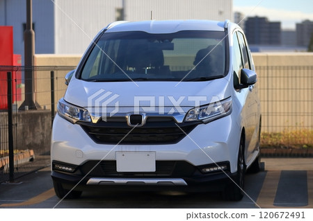 Minivan image 120672491