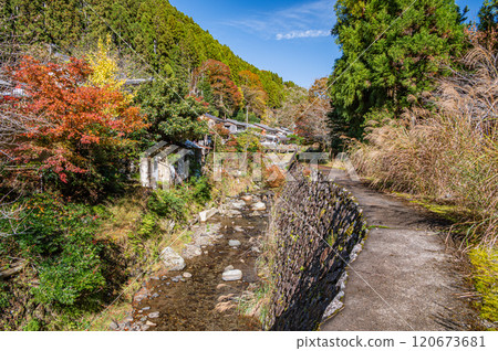 Kurama River in late autumn, Kurama, Kyoto 120673681
