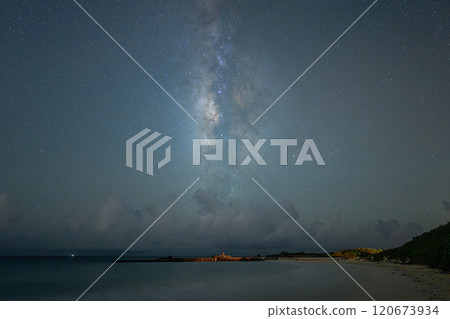 The Milky Way seen from Miyakojima 120673934