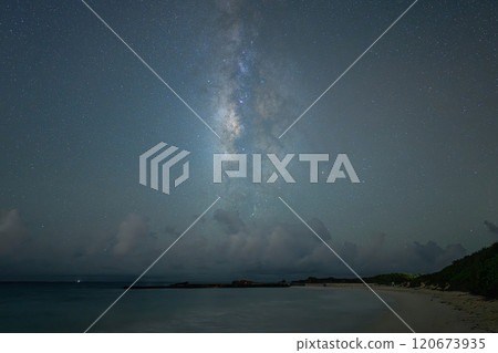 The Milky Way seen from Miyakojima 120673935