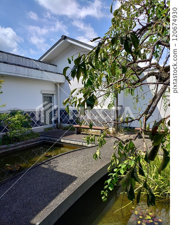 The courtyard of the Yumeji Museum of Local History in Okayama Prefecture, the birthplace of Yumeji Takehisa, famous for his Taisho-era romance 120674930