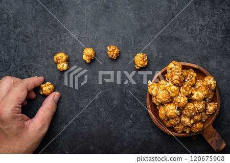 Delicious looking popcorn 120675908