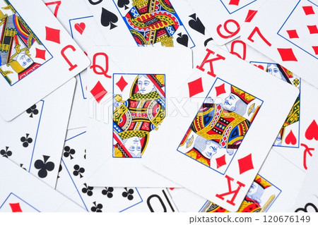 隨機排列的撲克牌 120676149