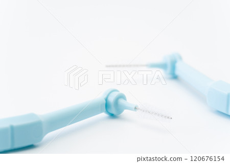 Close-up of an L-shaped interdental brush 120676154