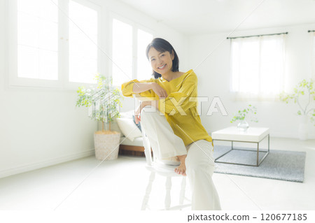 Middle-aged woman in the living room 120677185