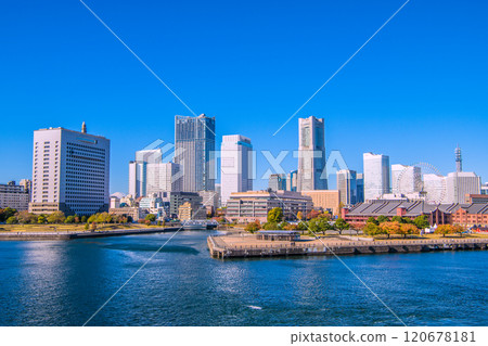 Yokohama cityscape in Japan, with views of Mt. Fuji, Kanagawa Prefectural Police, Landmark Tower, Minato Mirai, etc. A rare sight = 28th 120678181